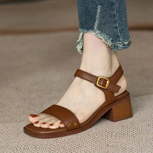 Vallin – Retro-geïnspireerde Sandalen met Dikke Hak