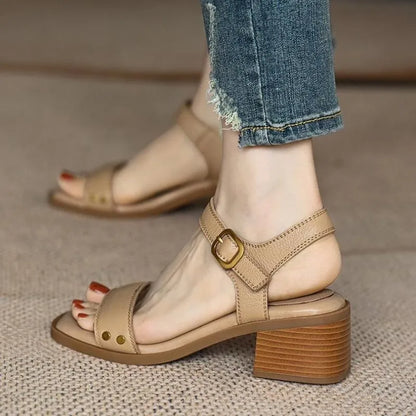 Vallin – Retro-geïnspireerde Sandalen met Dikke Hak