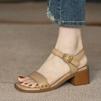 Vallin – Retro-geïnspireerde Sandalen met Dikke Hak