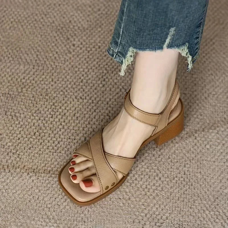 Valina – Cross-Strap Blokhak Sandalen