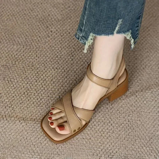Valina – Cross-Strap Blokhak Sandalen