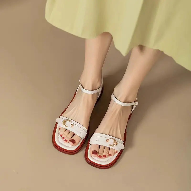 Elira – Minimalistische Gesp Lage Hak Buiten Sandalen