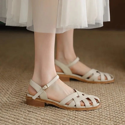 Elira - Minimalistische gesp sandalen