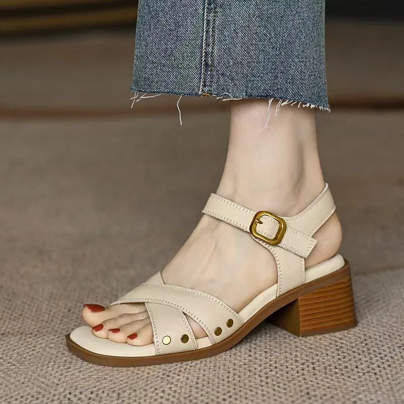 Valina – Cross-Strap Blokhak Sandalen