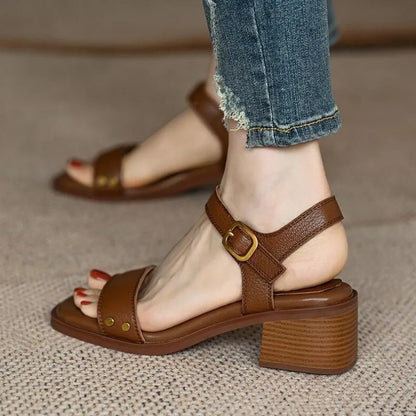 Vallin – Retro-geïnspireerde Sandalen met Dikke Hak