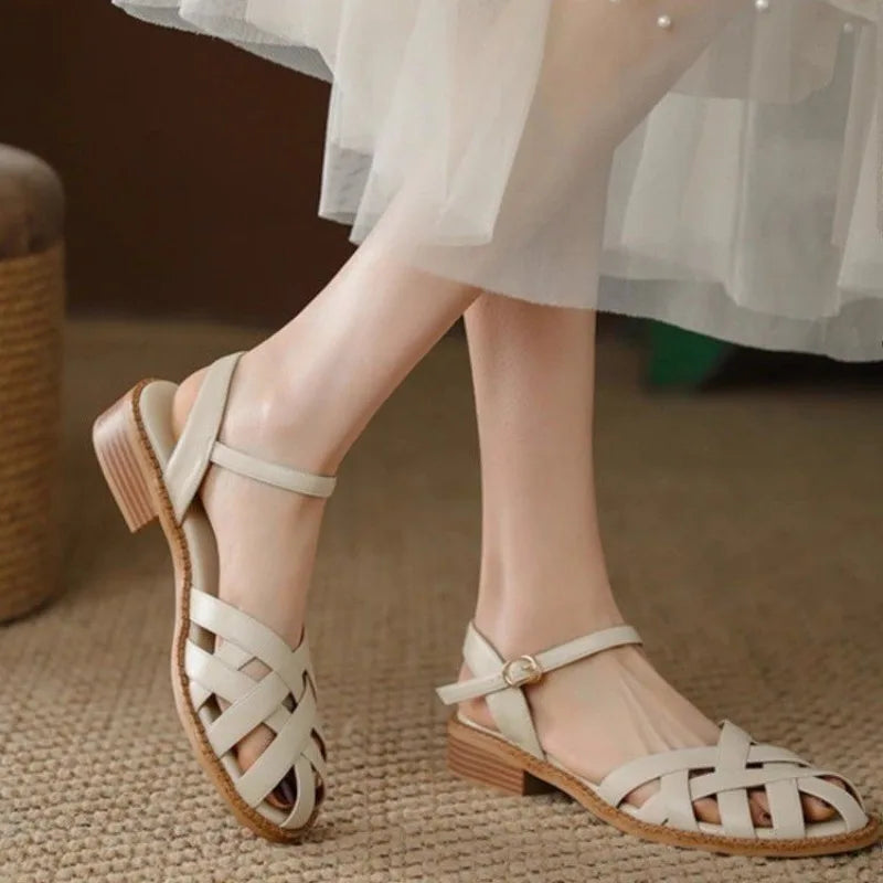 Elira - Minimalistische gesp sandalen