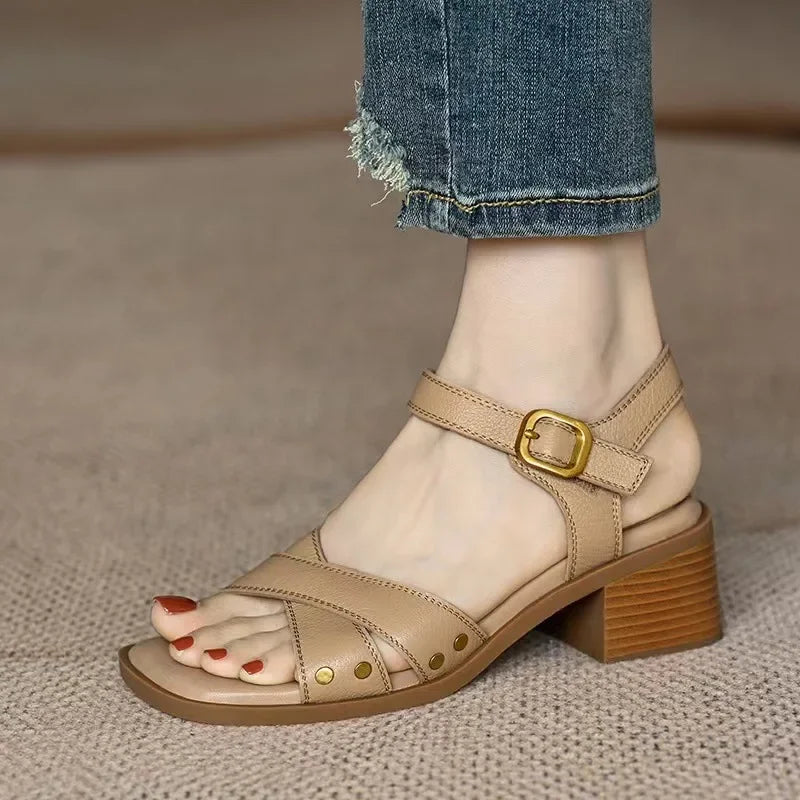 Valina – Cross-Strap Blokhak Sandalen