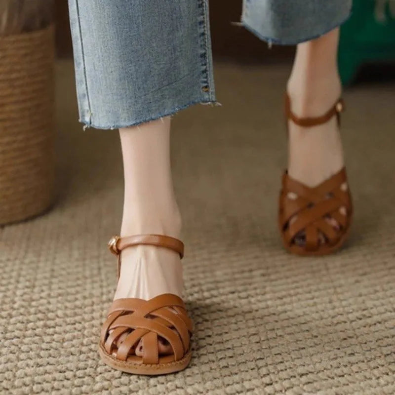 Elira - Minimalistische gesp sandalen